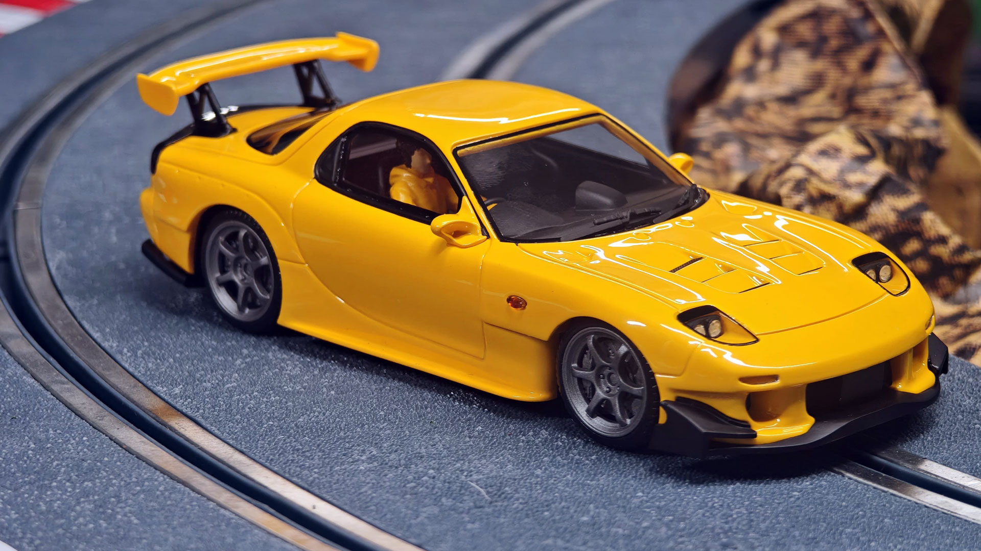 Mazda RX7 - Yellow